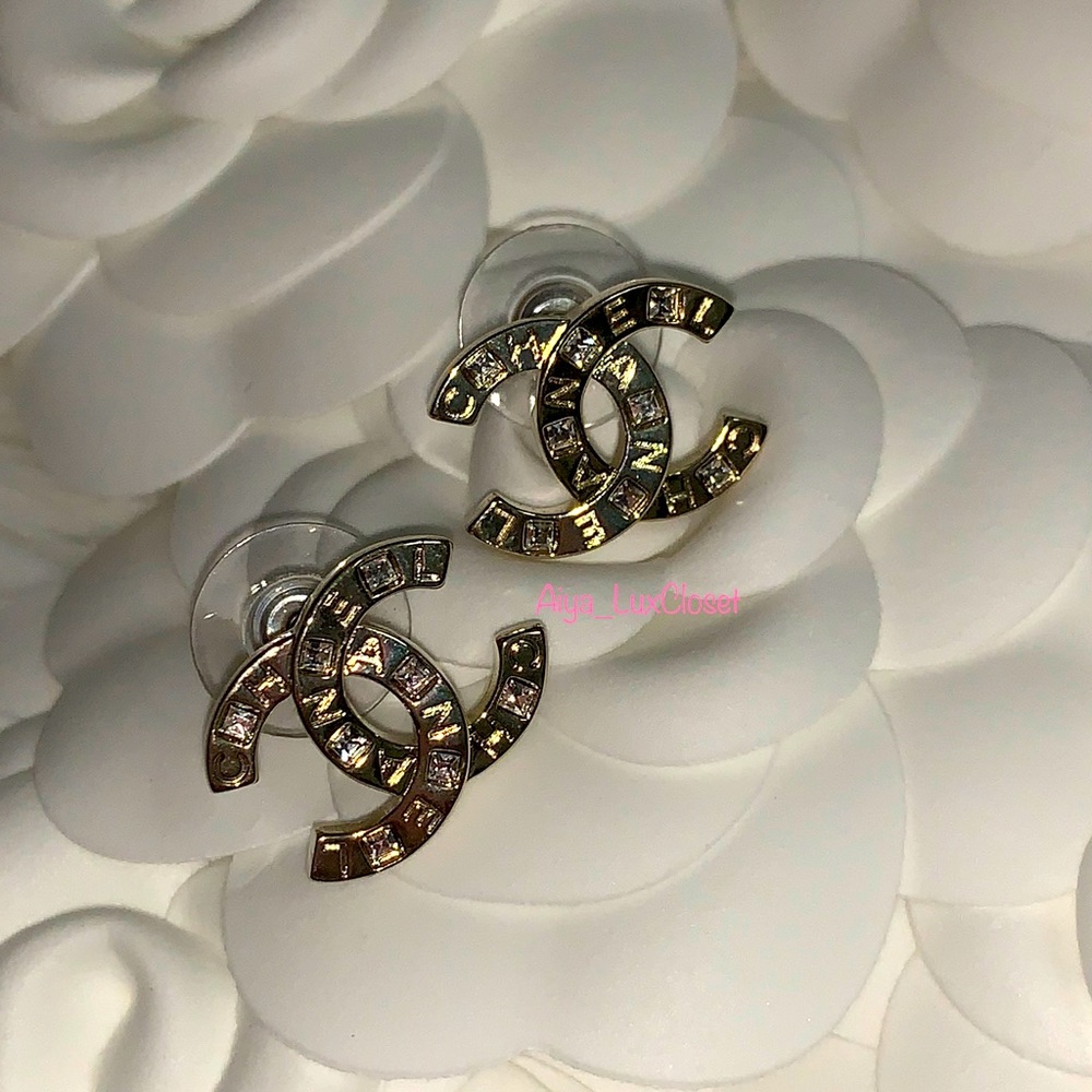 ❌❌SOLD❌❌Chanel 21P CC gold earrings with crystals